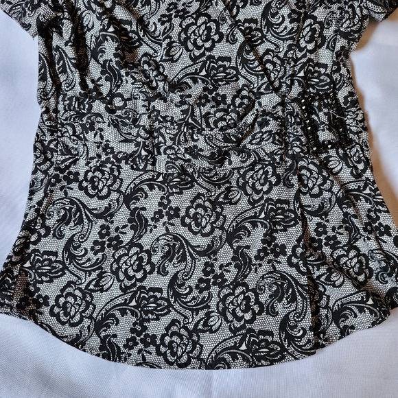 Apt.9 Womens Petite PS Top Short Sleeve Collared Blouse White Black Floral Print - Picture 3 of 5